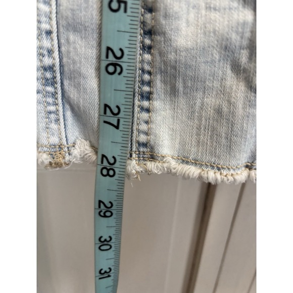 Maurices Light Wash Button Up Denim Jean Jacket Size Medium Pockets Raw Hem - Picture 3 of 7